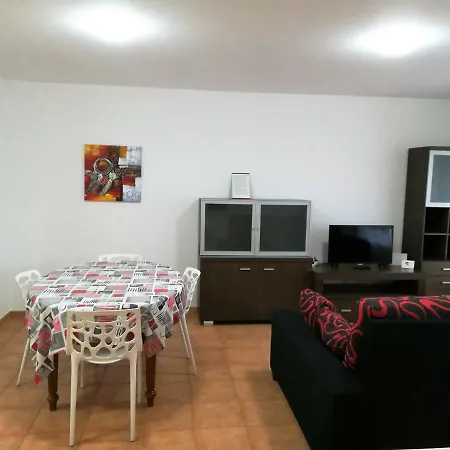 Apartment Family And Friends *
